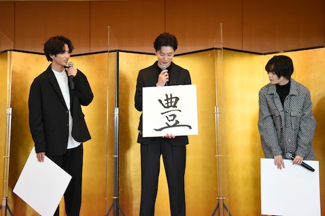 志尊淳が岡田将生の“豊”を絶賛している様子。