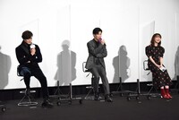 左から新田真剣佑、岩田剛典、山田杏奈。