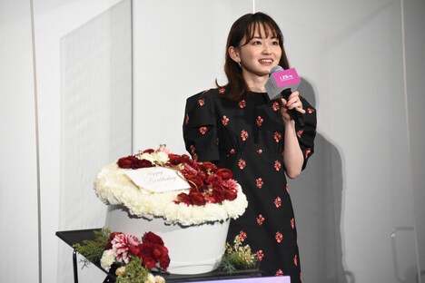 20歳のバースデーをサプライズで祝福された山田杏奈。
