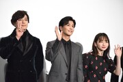左から新田真剣佑、岩田剛典、山田杏奈。
