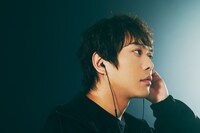 「HSE-A2000PN」を装着したピエール中野。