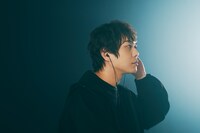 「HSE-A2000PN」を装着したピエール中野。