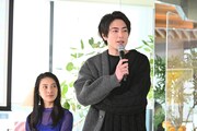 左から久保田紗友、間宮祥太朗。