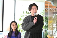 左から久保田紗友、間宮祥太朗。