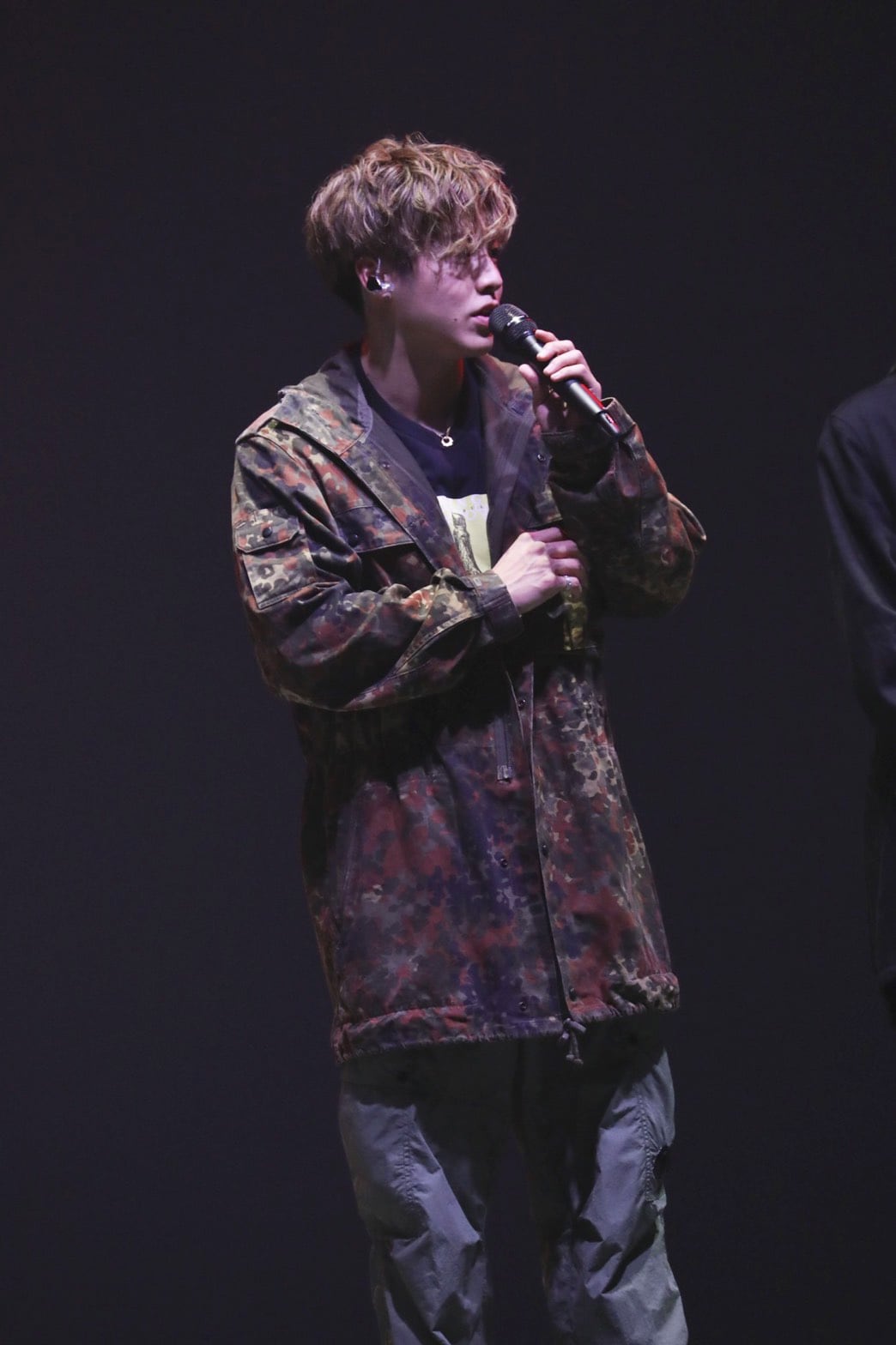 去年ラストの単独「LIVE×ONLINE」で3チームに分かれて武者修行を行った時に僕らがやったパフォーマンスを再演した時の！！ 多分これMCしてます。笑 1人で歌って踊るのはやはりしんどい！！（写真提供：RIKU）