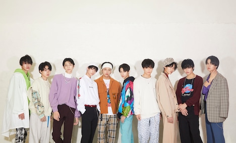 「NxT Treasure」掲載の集合カット。