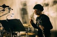 柏倉隆史（Dr）（撮影：Ray Otabe）