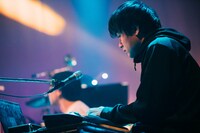 佐藤優介（Key, Cho）（撮影：Ray Otabe）