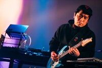 斎藤拓郎（G, Key）（撮影：Ray Otabe）
