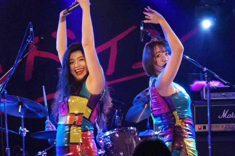 あけましてオメガトライブ！ベッド・イン、チン年おギグで石島の門出  