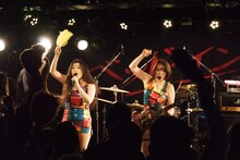 「ドキッ！ベッド・インの新年会！トーク＆おギグ2021 ～石島、スローセックスやめるってよ～」の様子。（Photo by N.ARAKI）