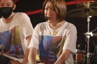 中尊寺まい（Vo, G）（Photo by N.ARAKI）