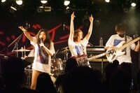 「ドキッ！ベッド・インの新年会！トーク＆おギグ2021 ～石島、スローセックスやめるってよ～」の様子。（Photo by N.ARAKI）