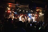 「ドキッ！ベッド・インの新年会！トーク＆おギグ2021 ～石島、スローセックスやめるってよ～」の様子。（Photo by N.ARAKI）