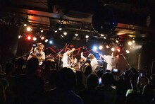 「ドキッ！ベッド・インの新年会！トーク＆おギグ2021 ～石島、スローセックスやめるってよ～」の様子。（Photo by N.ARAKI）