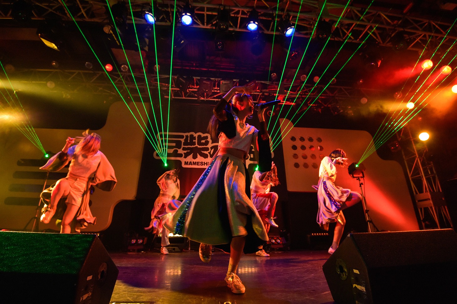 豆柴の大群（Photo by TERUMI FUKANO）