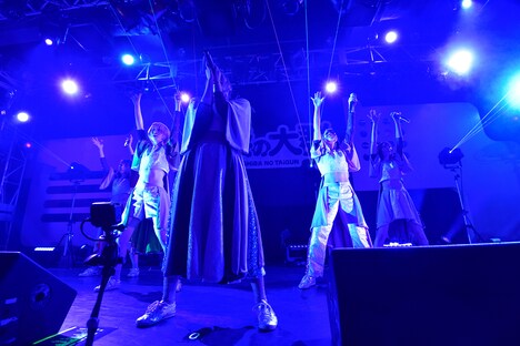 豆柴の大群（Photo by TERUMI FUKANO）