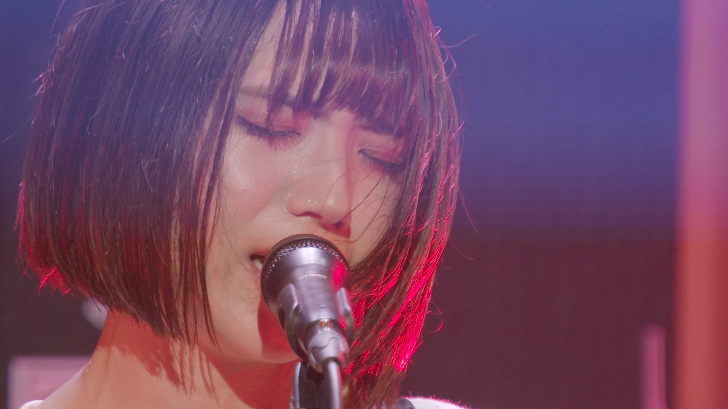 「自律神経出張中」ライブ映像のワンシーン。