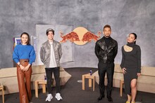 左から岡田結実、原田海、中田英寿、Awich。