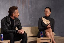 左から中田英寿、Awich。