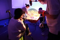 CHAI×ブラザー工業のコラボCM「What's your action?編」撮影中の様子。