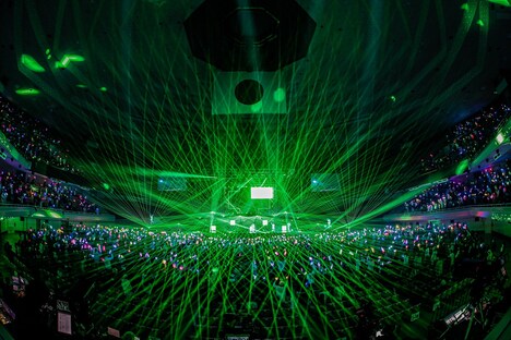 CY8ER「CY8ERなりの横浜アリーナ」の様子。