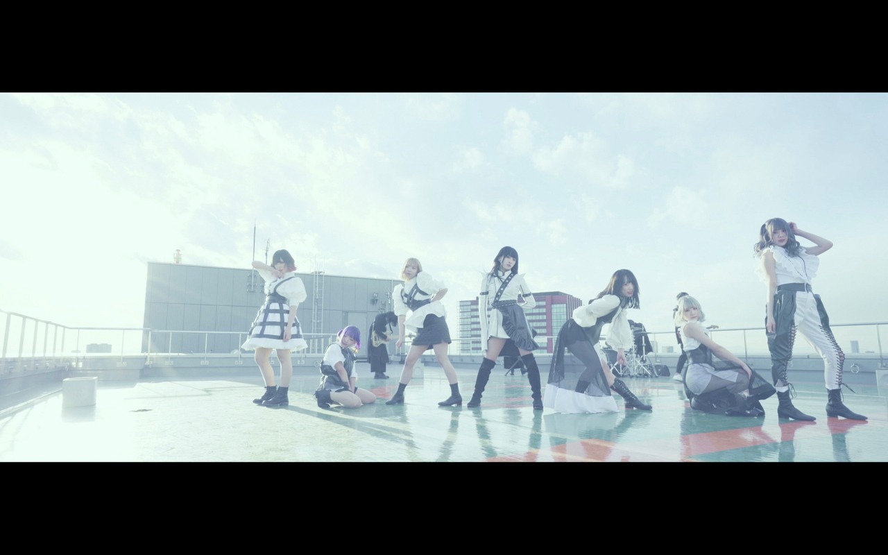 TOKYOてふてふ「innocence soar」MVのワンシーン。
