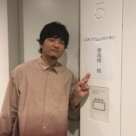 秦基博「バズリズム」で“秦キュン”のルーツ明かす、瑛人らスタジオライブも