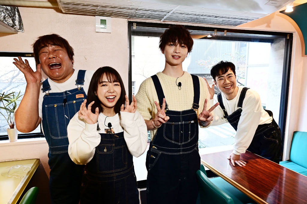 左から石塚英彦、上白石萌音、玉森裕太、藤井隆。(c)TBS）