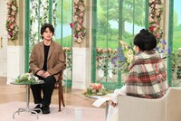 左から北村匠海（DISH//）、黒柳徹子。(c)テレビ朝日