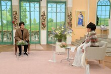 左から北村匠海（DISH//）、黒柳徹子。(c)テレビ朝日