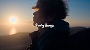 ReN「Running Forward」ミュージックビデオのワンシーン。