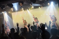 サンダルテレフォン「『エス・ティー』vol.4」の様子。