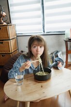 大谷映美里の1st写真集「好きな人」より。（撮影：菊地泰久）