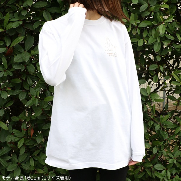 菅田愛貴デザインのロングスリーブTシャツ。