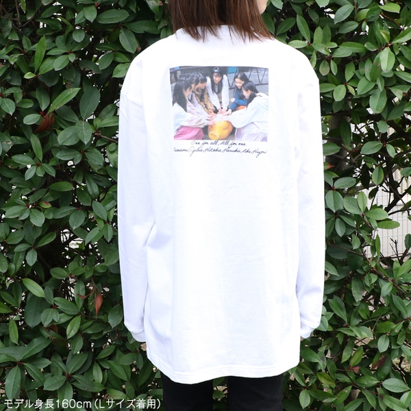 菅田愛貴デザインのロングスリーブTシャツ。