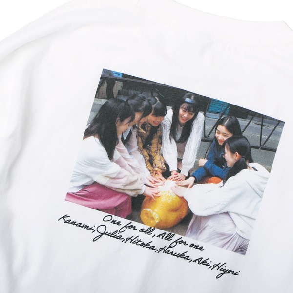 菅田愛貴デザインのロングスリーブTシャツ。