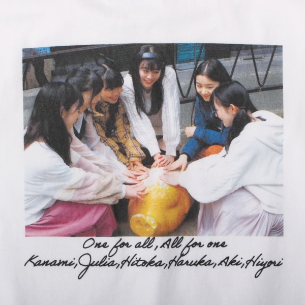 菅田愛貴デザインのロングスリーブTシャツ。