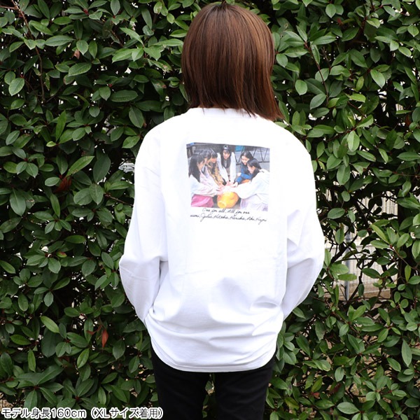 菅田愛貴デザインのロングスリーブTシャツ。