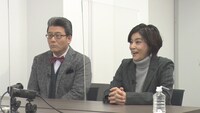左から軽部真一、高嶋ちさ子。(c)フジテレビ