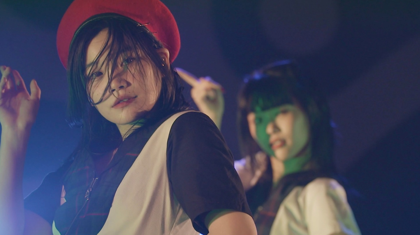 「 BiSH / HUG ME [BiSH presents FROM DUSK TiLL DAWN]」より。