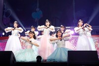 =LOVE「WINTER TOUR『You all are "My ideal"』」東京・日本武道館公演の様子。（写真提供：代々木アニメーション学院）