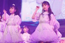 左から齊藤なぎさ、大谷映美里。（写真提供：代々木アニメーション学院）