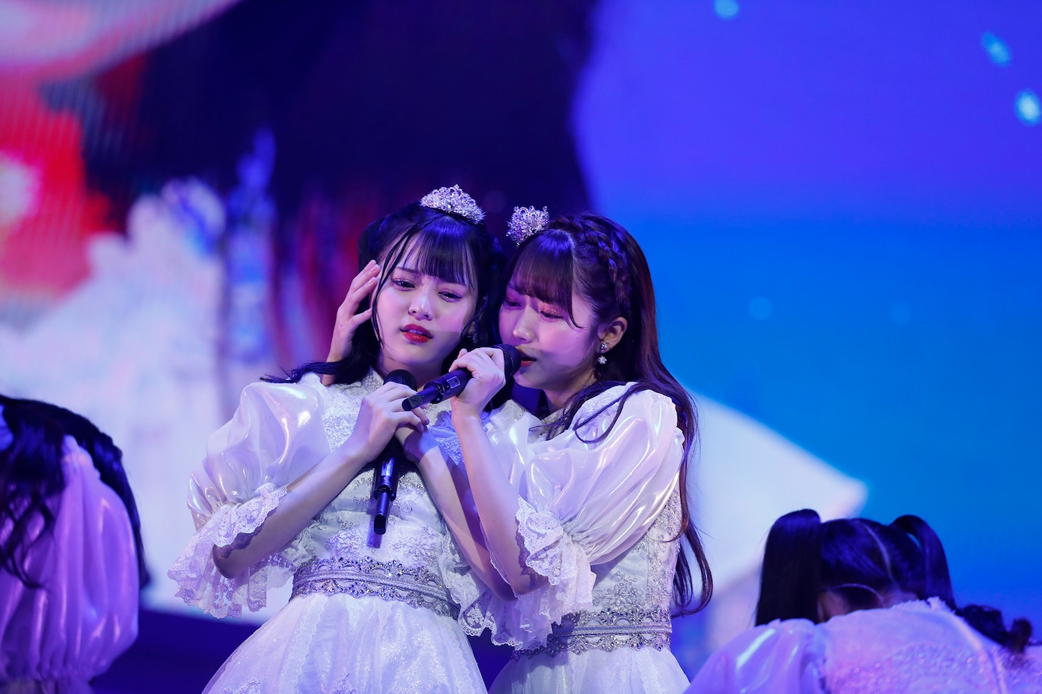 左から齊藤なぎさ、大谷映美里。（写真提供：代々木アニメーション学院）