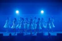 =LOVE「WINTER TOUR『You all are "My ideal"』」東京・日本武道館公演の様子。（写真提供：代々木アニメーション学院）