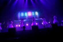 =LOVE「WINTER TOUR『You all are "My ideal"』」東京・日本武道館公演の様子。（写真提供：代々木アニメーション学院）