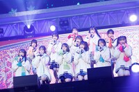 =LOVE「WINTER TOUR『You all are "My ideal"』」東京・日本武道館公演の様子。（写真提供：代々木アニメーション学院）