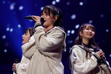 左から齊藤なぎさ、高松瞳、大谷映美里。（写真提供：代々木アニメーション学院）