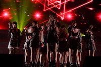 =LOVE「WINTER TOUR『You all are "My ideal"』」東京・日本武道館公演の様子。（写真提供：代々木アニメーション学院）