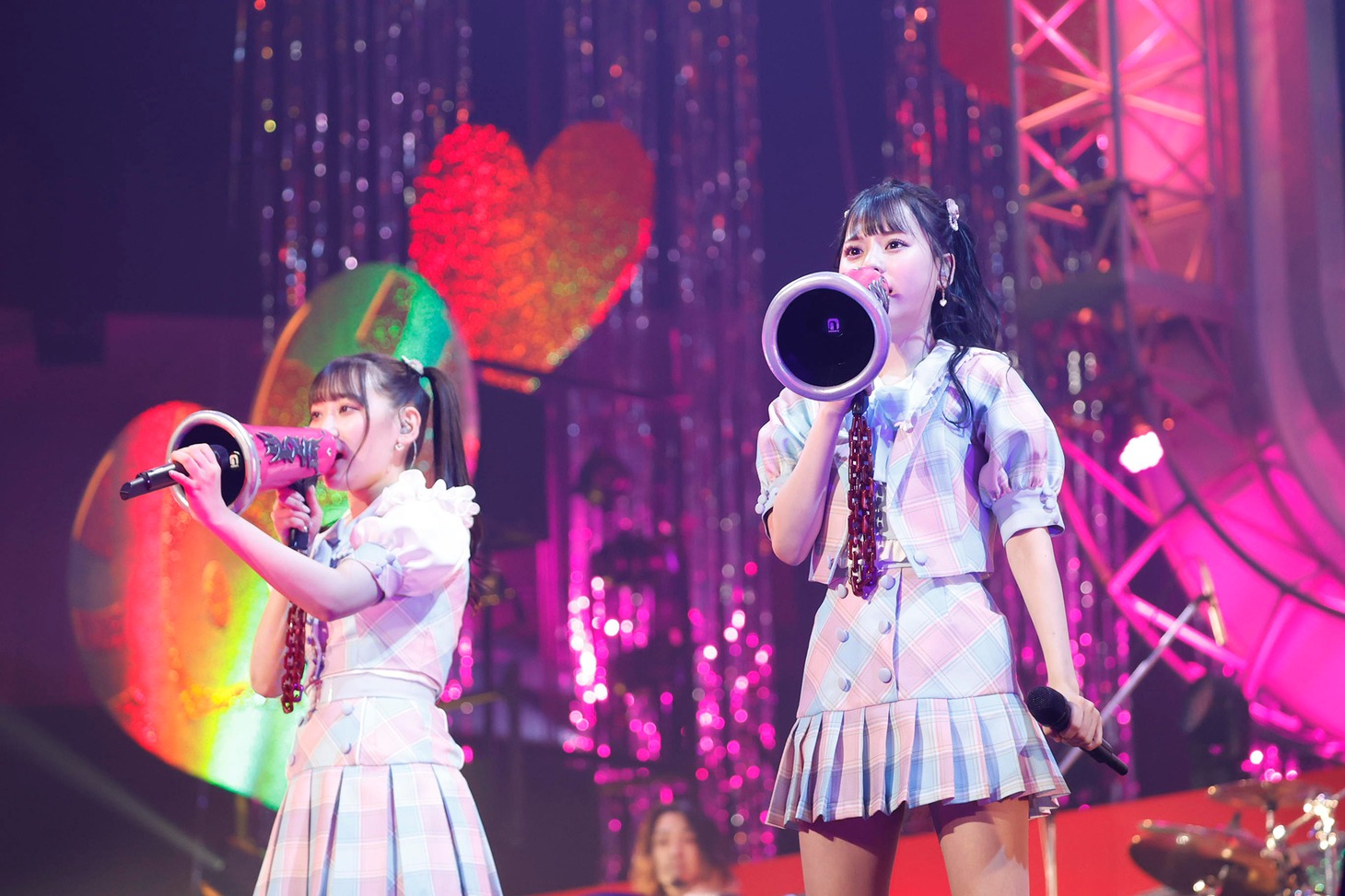 左から齋藤樹愛羅、齊藤なぎさ。（写真提供：代々木アニメーション学院）